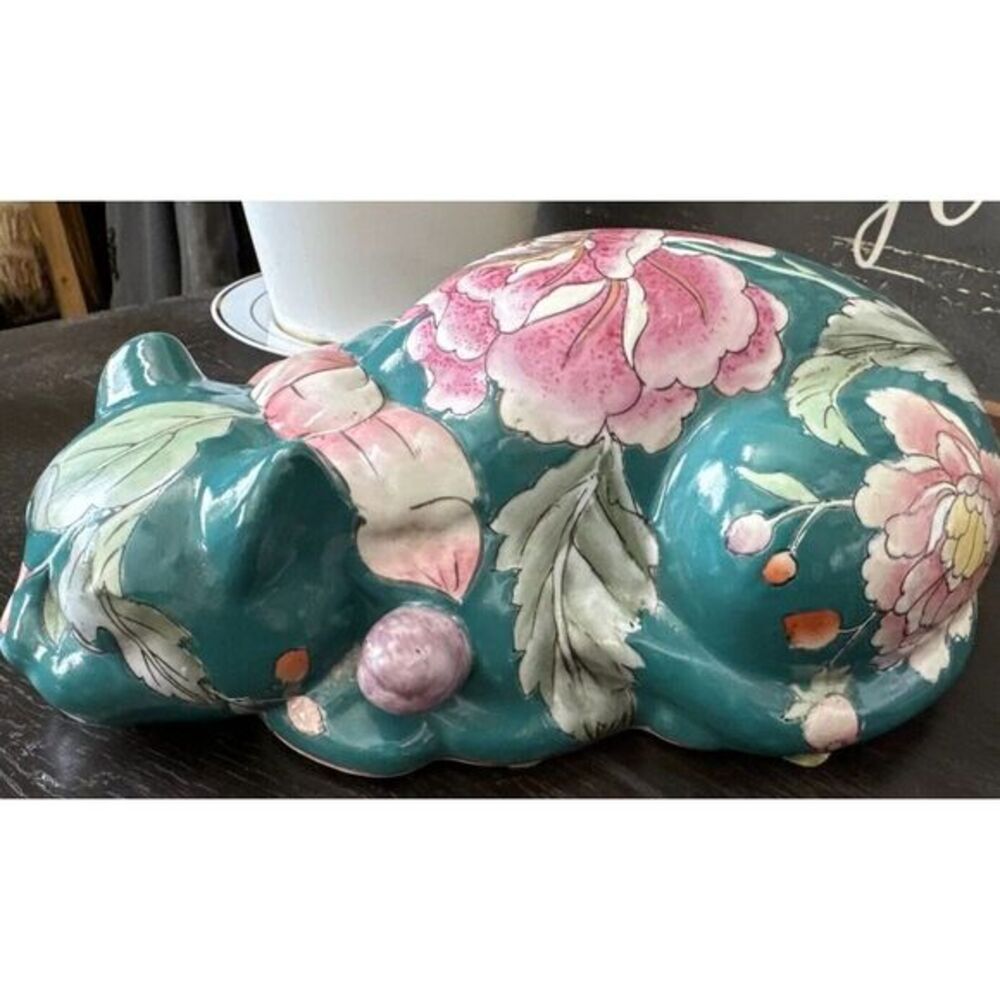 Sleeping‎ Floral Cat - Picture 2 of 6